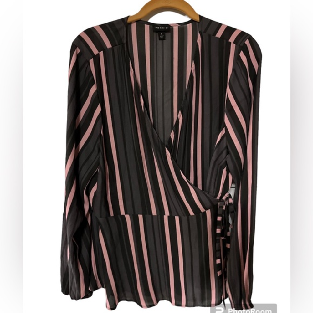 Torrid 1  Wrap Georgette Black  And Purple Stripe Babydoll Blouse Sz‎ 1